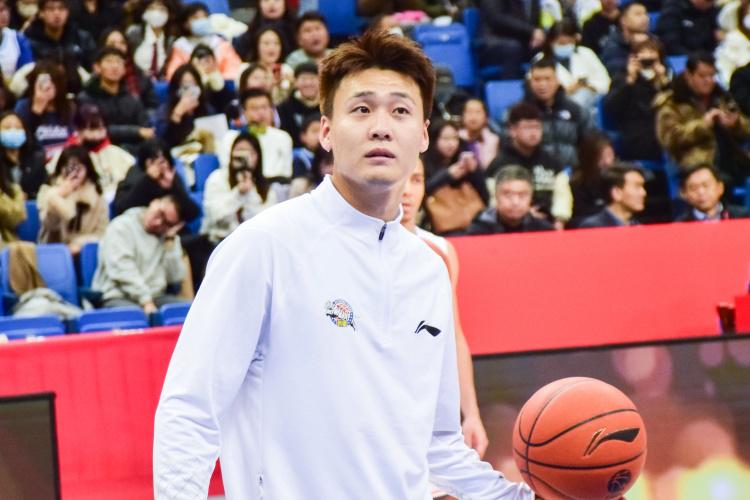 盟北京男篮, 育采访以正