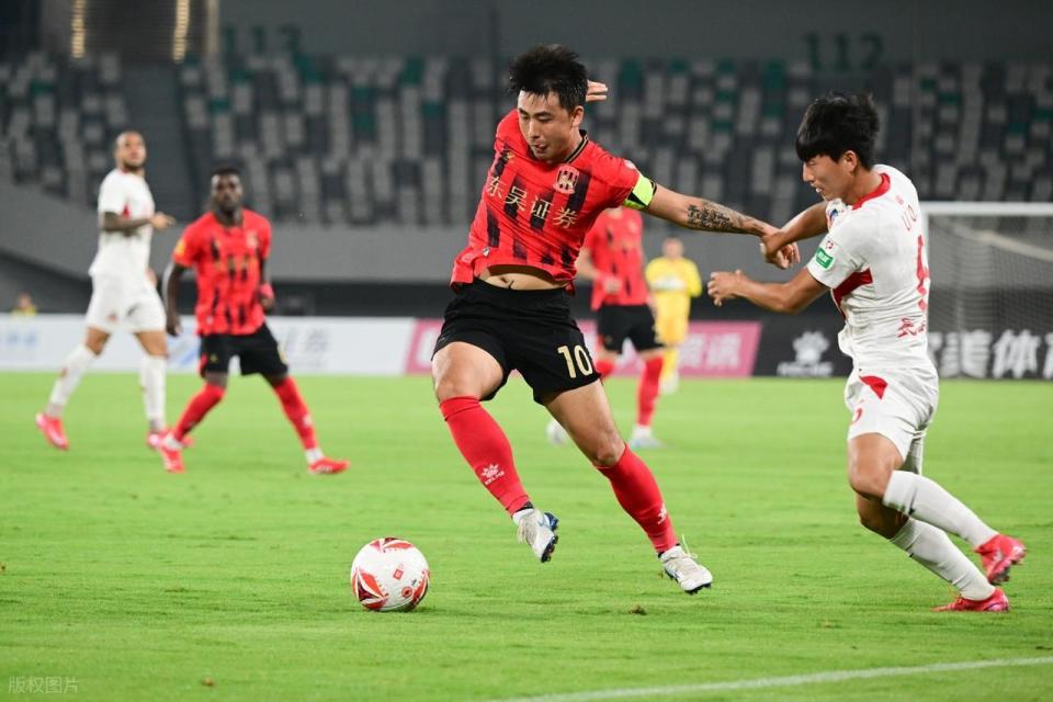 役坐镇自己, 鼎队逼平苏 役坐镇自己, 鼎队逼平苏