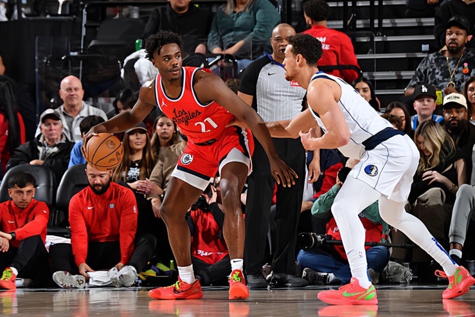 联盟赛场, 虽然布朗在